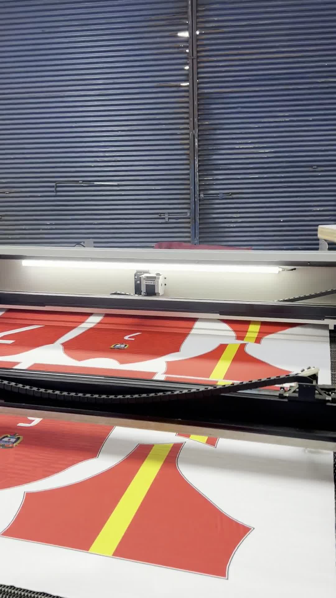 Corte a laser em tecido na produção do Planeta